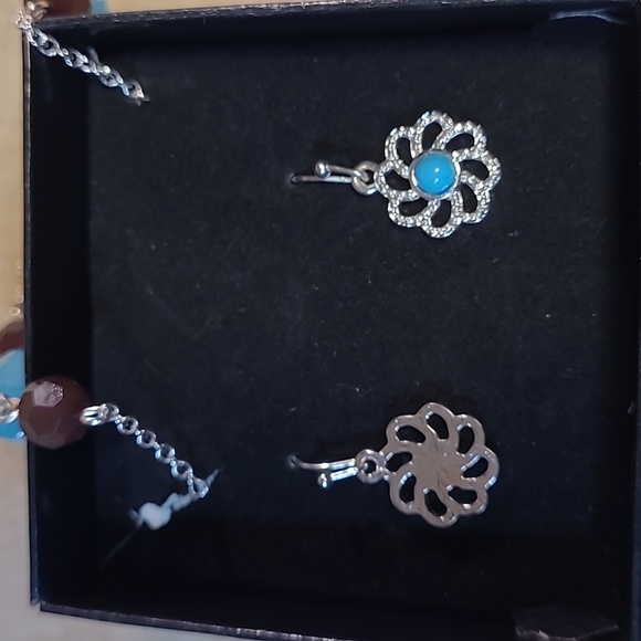 Avon Western Chic Necklace And Earrings Turquoise and Silver Gift Set - Picture 3 of 6